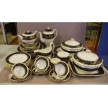 Extensive Wedgwood "Columbia" dinner set comprising 6 dinner plates, 6 side plates, 6 bowls, 6