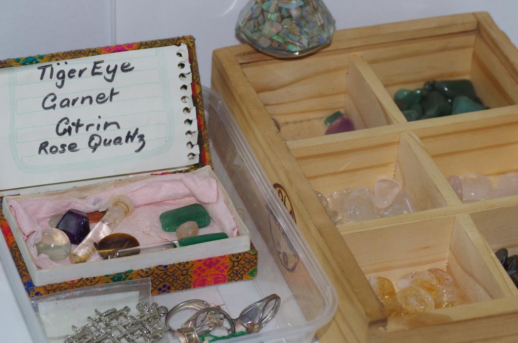 Various unset gemstones including opal jade, tigers eye etc and some gold flakes together with a box - Image 2 of 3