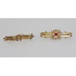 Two antique 9ct gold brooches weight: approx 7 grams total