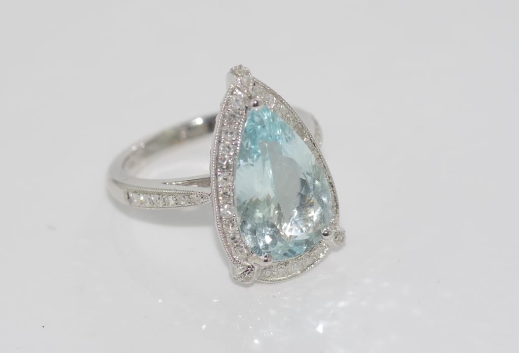 18ct white gold, aquamarine and diamond ring pear shaped aquamarine = 4.25ct, diamonds = 46 - Image 2 of 2