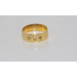 18ct yellow gold ring, missing centre stone weight: approx 4.12 grams