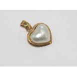 9ct yellow gold and mabe pearl enhancer weight: approx 5 grams