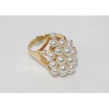 18ct yellow gold and multi-pearl ring weight: approx 6.15 grams, size: N/6-7
