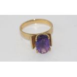 9ct yellow gold and amethyst ring weight: approx 4.75 grams, size: N-O/7