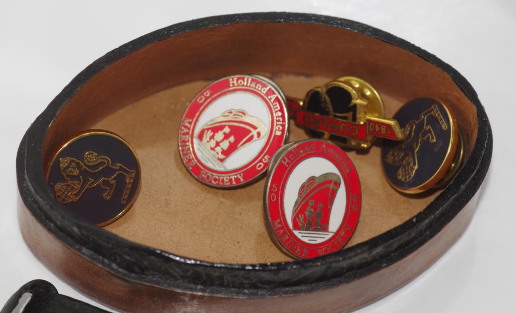 Vintage Favre-Leuba watch together with cufflinks, badges and two boxes - Image 2 of 2