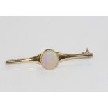 9ct yellow gold brooch with solid opal weight: approx 3.34 grams