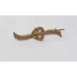 Antique hallmarked 9ct bar brooch with heart weight: approx 2 grams