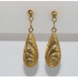 Delicate 9ct gold drop earrings weight: approx 1.32 grams