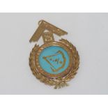 9ct gold and enamel Masonic medallion weight: approx 20.57 grams, size: approx 6 by 4cm