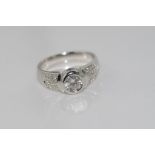 18ct white gold multi-diamond ring centre diamond 1.01ct, G/ Si 1 and 24 diamonds multi set