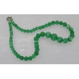 Graduated green stone necklace size: approx 44cm length