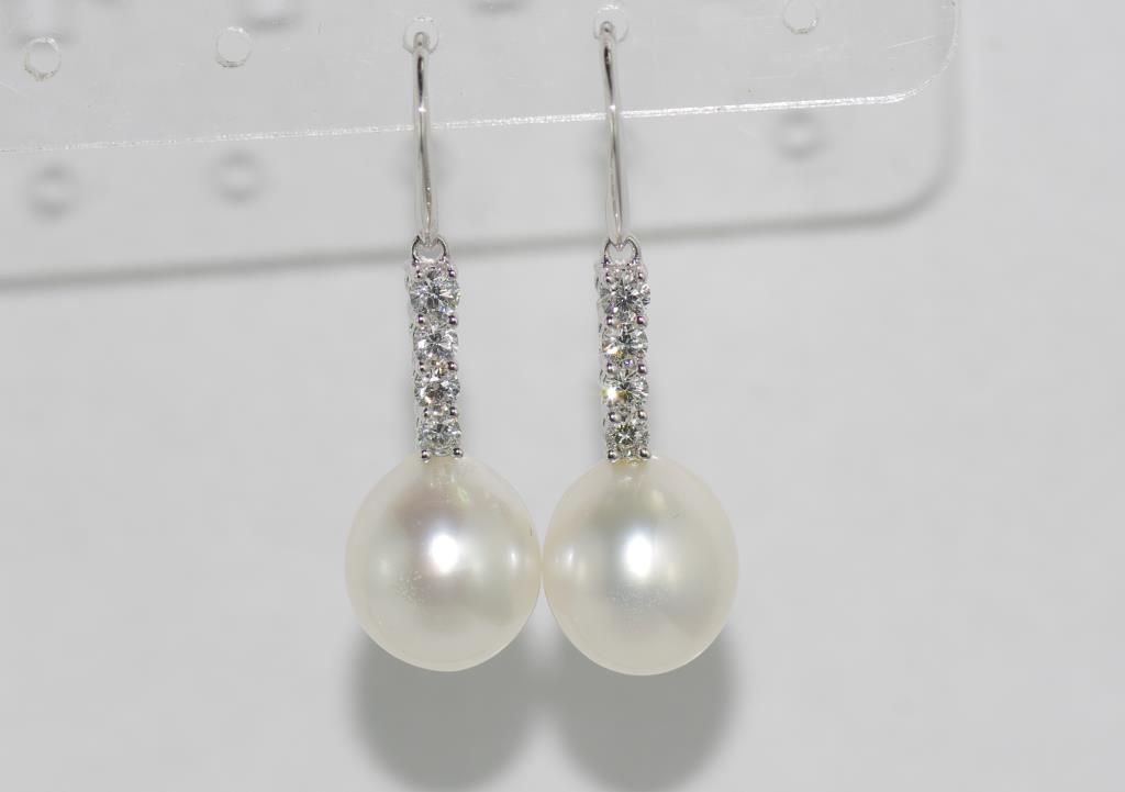 18ct South sea pearl & diamond drop earrings comprising 8 diamonds= 0.25cts, H/Si 1