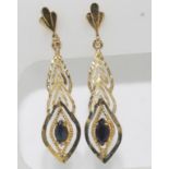 9ct yellow gold drop earrings with deep blue stones, weight: approx 1.45 grams