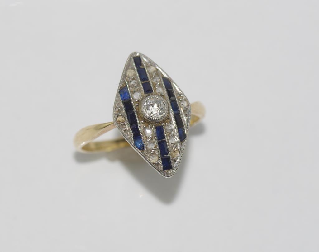 Art Deco gold ring with diamonds and sapphires, tests as approx 14ct gold, weight: approx 2.56