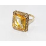 Vintage yellow gold and large citrine ring marked 18K, weight: approx 9.73 grams, size: S-T/9