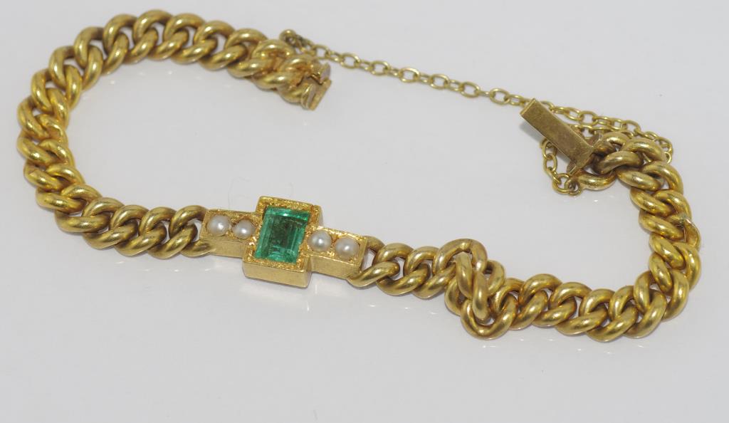 18ct yellow gold, emerald and pearl bracelet weight: approx 9.8 grams, size: approx 15.5cm length (