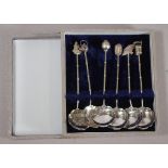 Boxed set 6 Japanese sterling silver teaspoons each with characteristic finial. W12 grams (total).