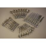 Stanley Rogers 32 piece stainless steel cutlery set, comprising 8 forks, knives, desert spoons and