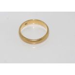 Yellow gold wedder marked 14K (tested as 14ct), weight: approx 5.7 grams, size: V-W/10-11