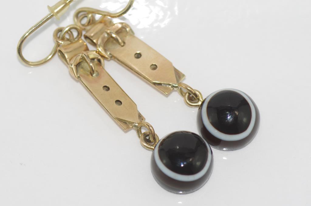 10ct yellow gold, buckle & banded agate earrings total weight: approx 7.8 grams