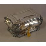 Silver plate jewellery box with cherub decoration to box base corners, with key, 19x14x 9cm