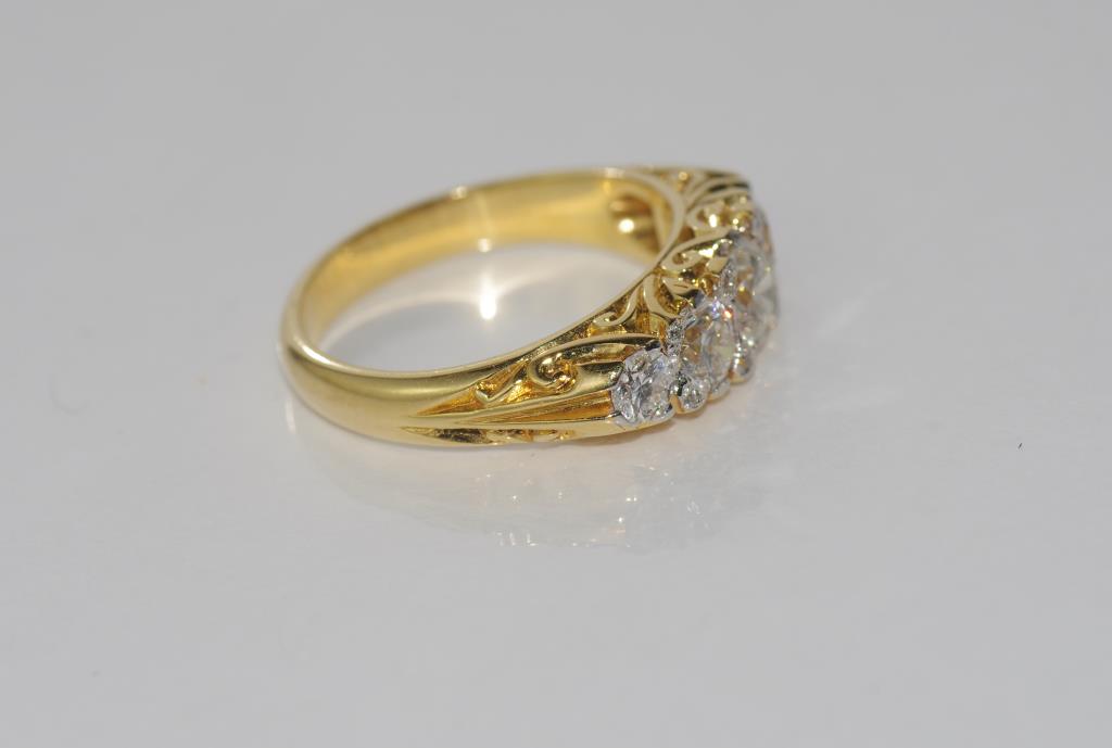 18ct yellow gold antique style diamond ring set with centre diamond 0.39ct, total diamonds=1.00ct - Image 2 of 3