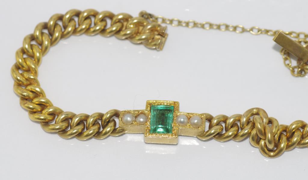 18ct yellow gold, emerald and pearl bracelet weight: approx 9.8 grams, size: approx 15.5cm length ( - Image 2 of 2