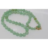 Graduated jade bead necklace with 14ct gold clasp