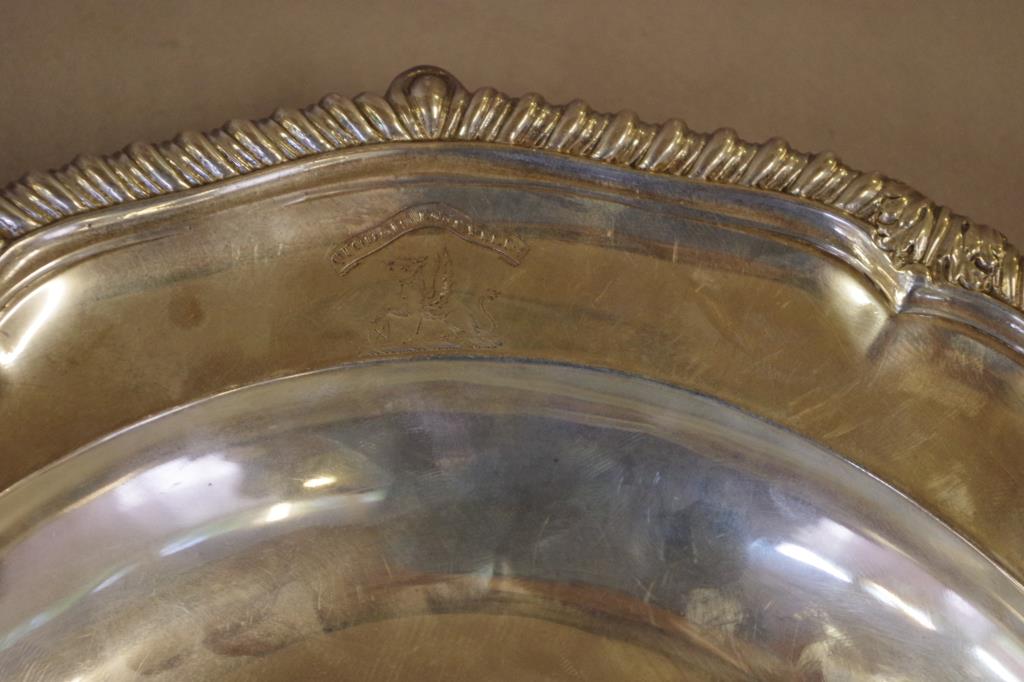 Pair of George III sterling silver plates - Image 5 of 6