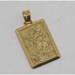 17ct yellow gold lion pendant