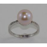 18ct white gold and pearl ring