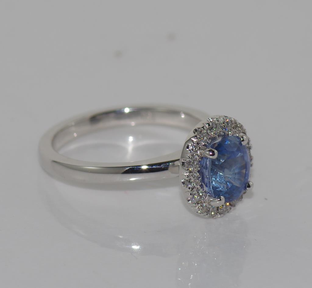 Good Ceylon blue sapphire & diamond cluster ring - Image 4 of 8