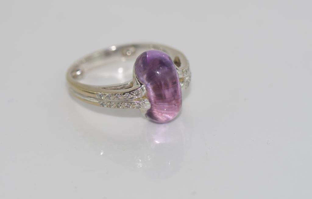 18ct white gold, amethyst and diamond ring