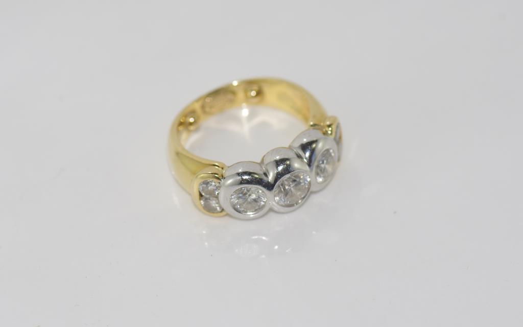 18ct two tone gold diamond set ring - Image 6 of 6