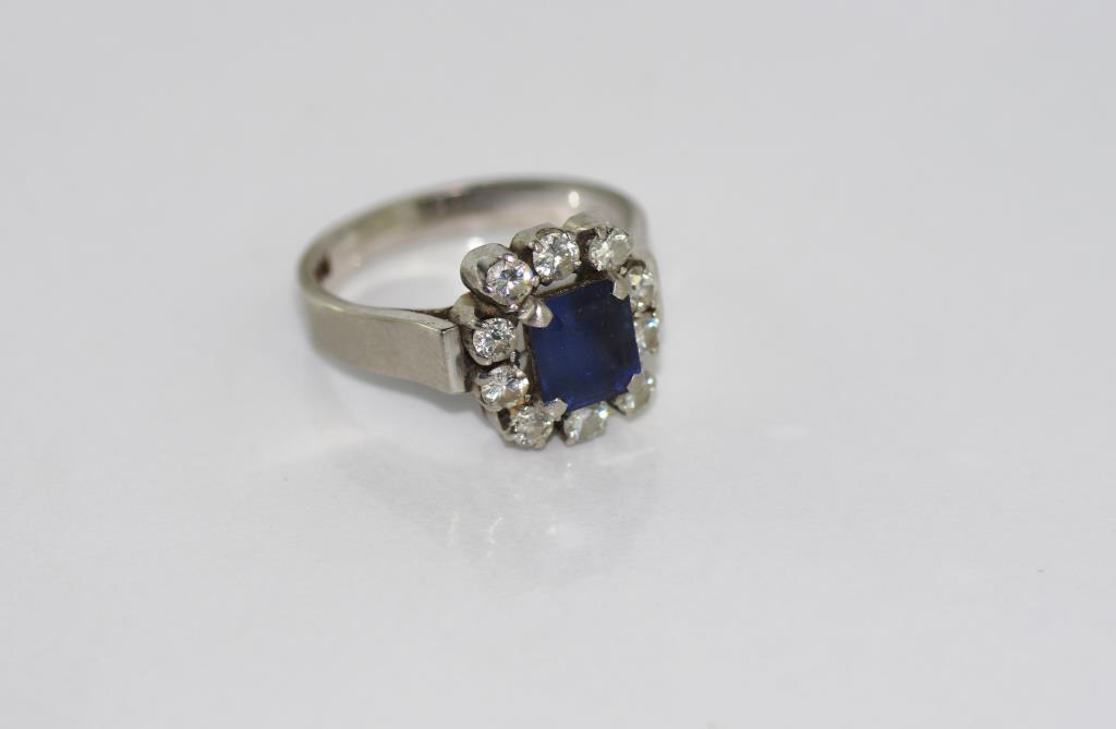 Platinum(800), sapphire and diamond ring