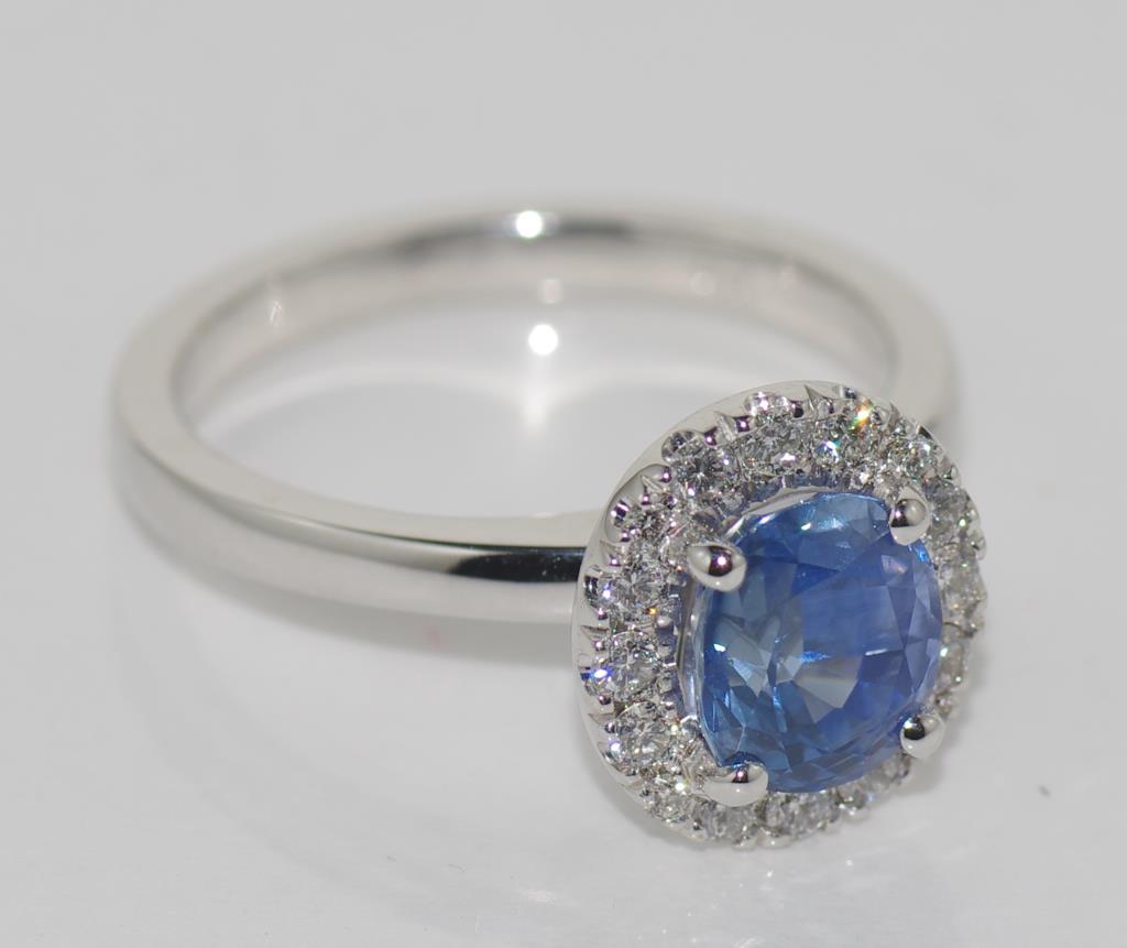 Good Ceylon blue sapphire & diamond cluster ring - Image 2 of 8
