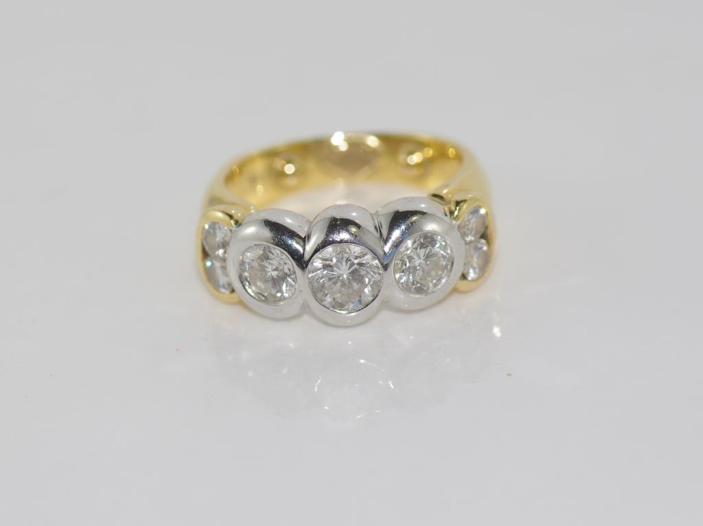 18ct two tone gold diamond set ring - Image 3 of 6