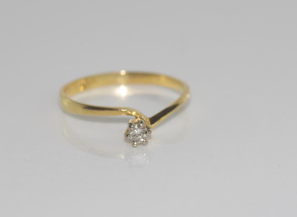 18ct yellow gold and diamond solitaire - Image 2 of 4