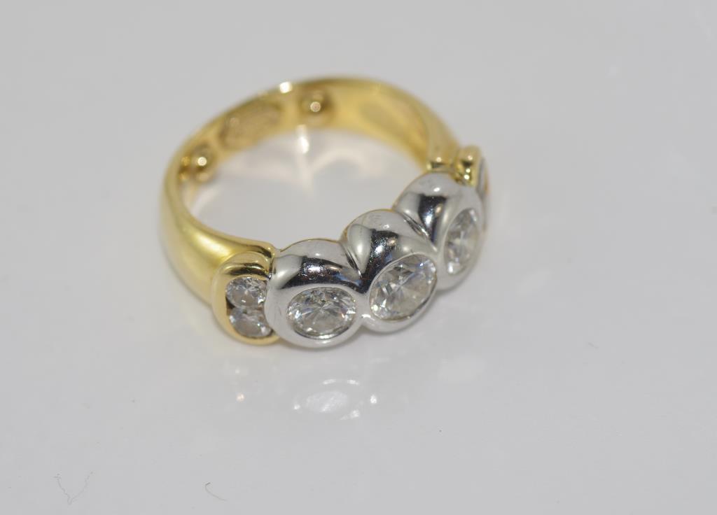 18ct two tone gold diamond set ring - Image 2 of 6