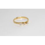 18ct yellow gold ring set with 3 CZ