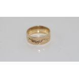 9ct gold band with engraving