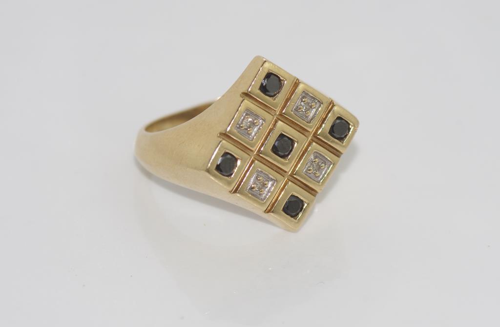 9ct yellow gold, black and white diamond ring