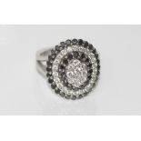 18ct white gold ring with black & white diamonds