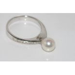 Unusual cultured pearl ring