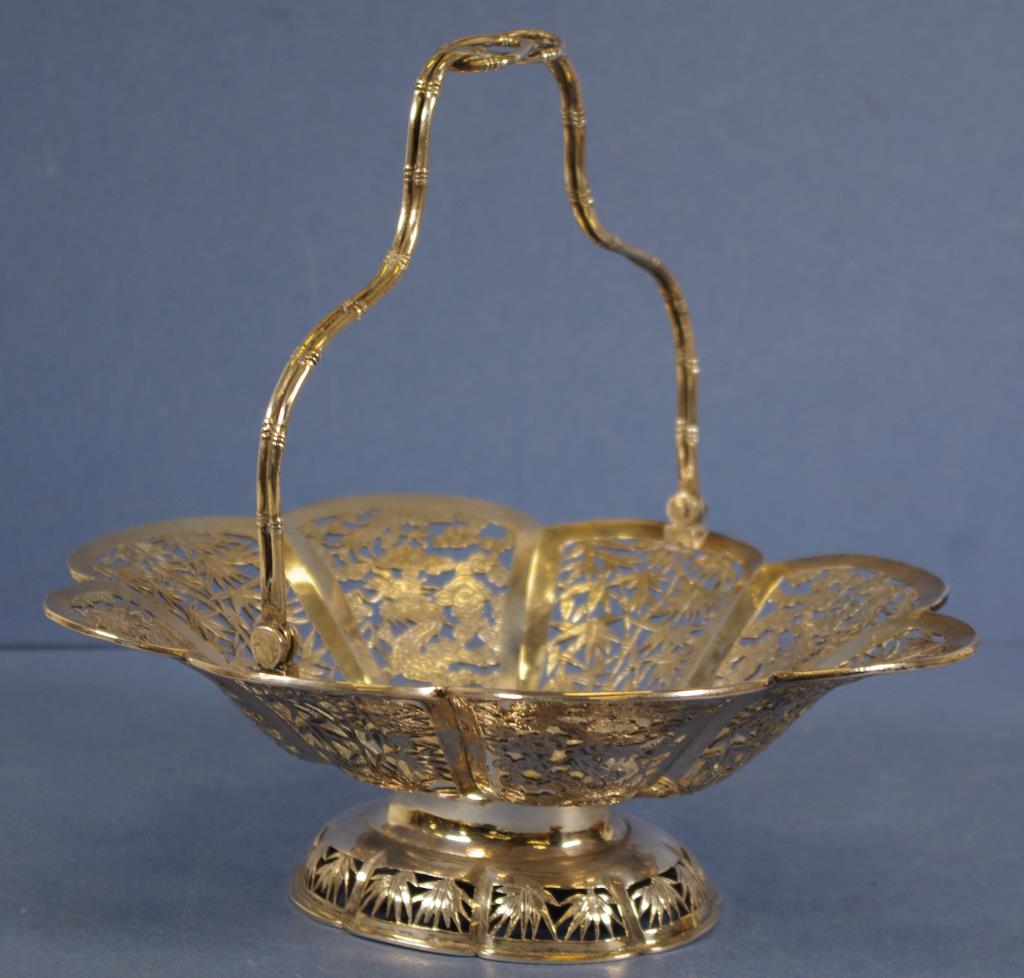 Chinese silver swing handle pierced basket - Image 2 of 5