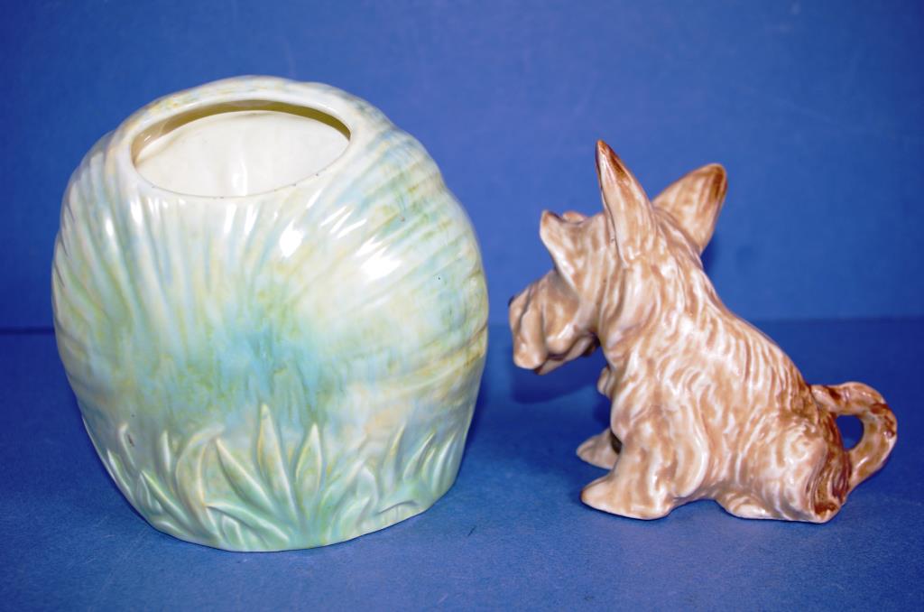 Vintage Sylvac rabbit & mushroom vase - Image 2 of 2