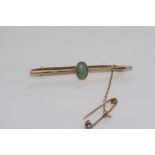 Hallmarked 15ct yellow gold and opal brooch