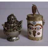 Two various Chinese snuff bottles