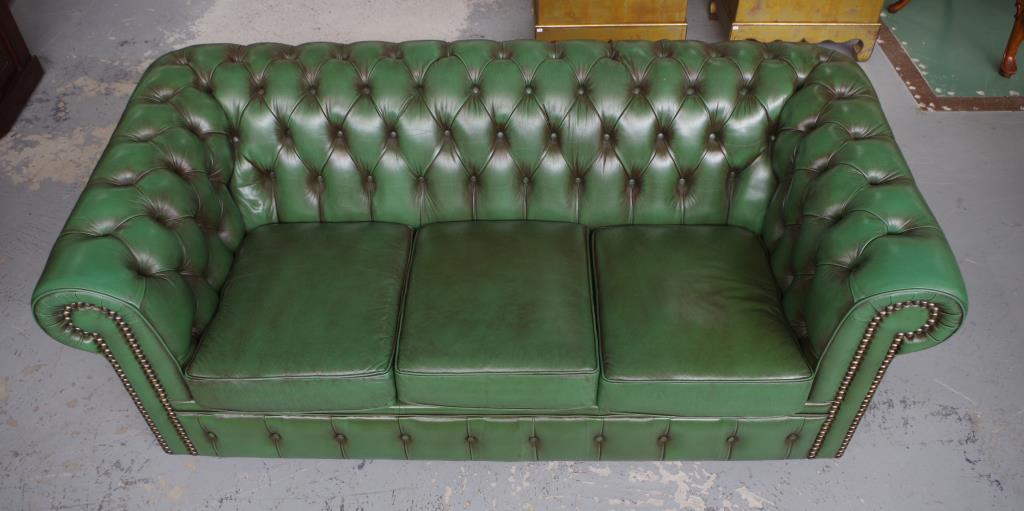 Moran leather Chesterfield lounge - Image 2 of 3