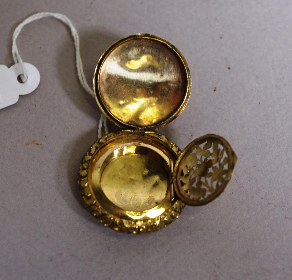 Early yellow 9ct gold vinaigrette - Image 3 of 4